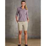 M9461-Women's-Chino-Shorts-Sandstone-Model